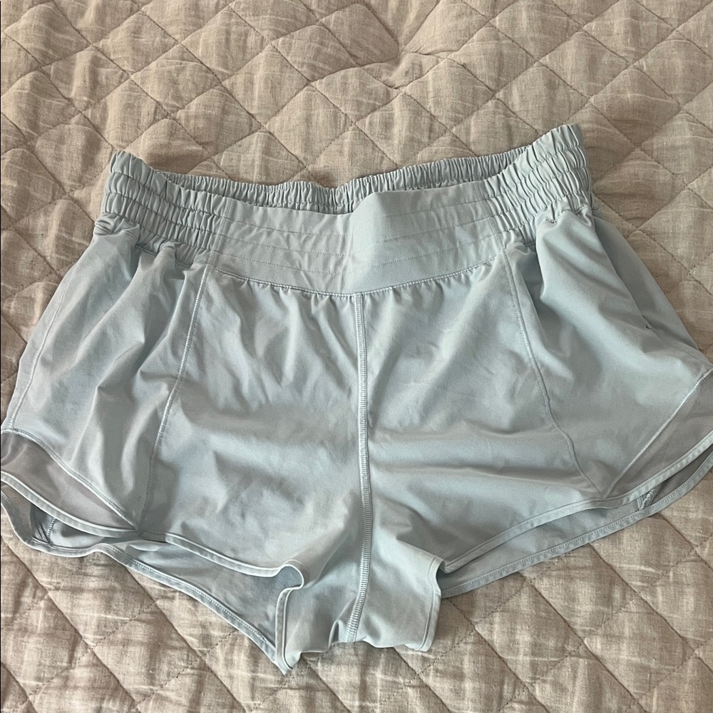 Lululemon hotty hot 2.5 inch shorts